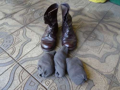 1980'S BOOTS AND SOCKS 7-8