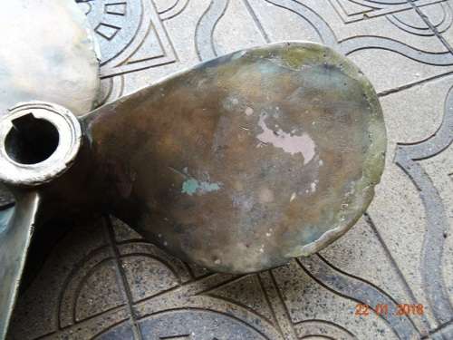 OLD FISHING TRAWLER YELLOW BRONZE PROPELLER 550 MM DIAMETER.