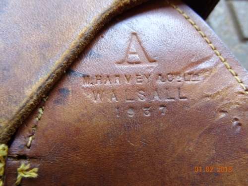 WW 2 COMPASS IN LEATHER CASE