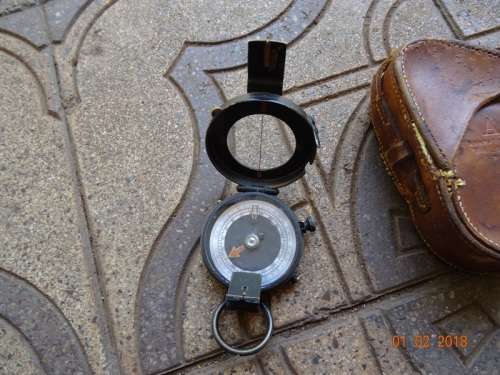 WW 2 COMPASS IN LEATHER CASE
