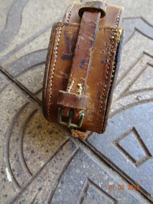 WW 2 COMPASS IN LEATHER CASE