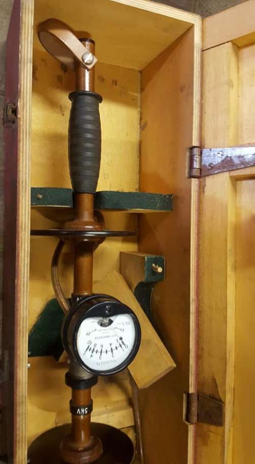 VINTAGE 5KV HIGH TENSION TESTER CASED