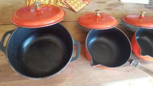 4 X VINTAGE CAST IRON ENAMEL POTS