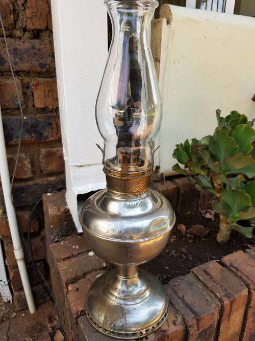 OLD MILLER`S VESTAL KEROSENE LAMP