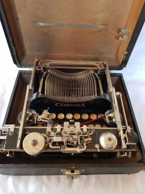 1917 CORONA NO 3 TYPEWRITER, CASE SIZE 290 X 250 X 120 MM