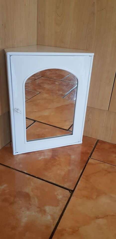 SCARCE METAL BATHROOM CORNER CABINET 285 X 210 X 385 MM