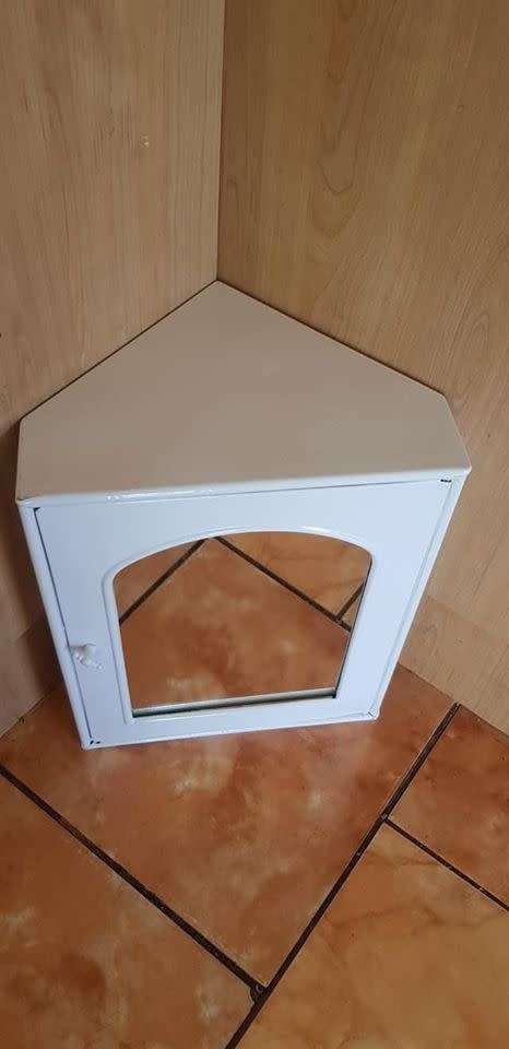 SCARCE METAL BATHROOM CORNER CABINET 285 X 210 X 385 MM