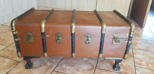 BEAUTIFUL OLD STEAMER TRUNK COFFEE TABLE/STORAGE 92 X 52 X 48 CM HIGH