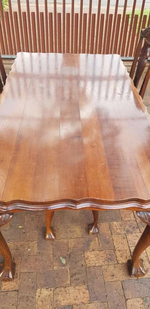 BEAUTIFUL OLD TABLE AND CHAIRS X 4
