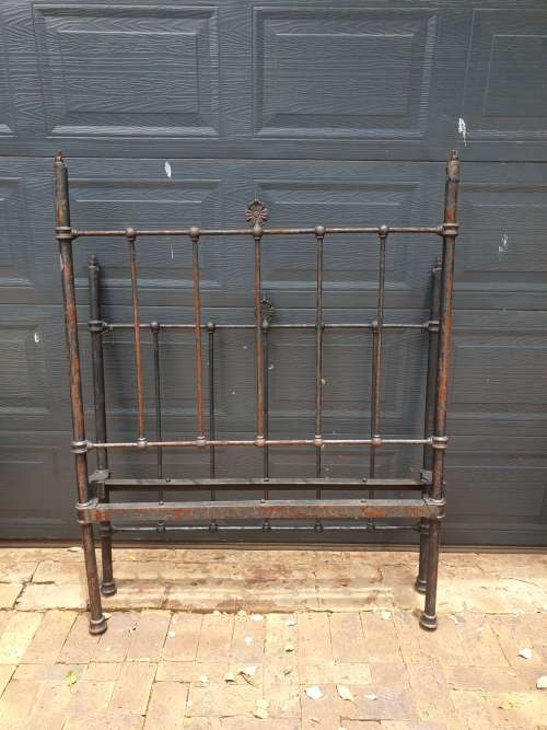 ANTIQUE SINGLE BED ENDS