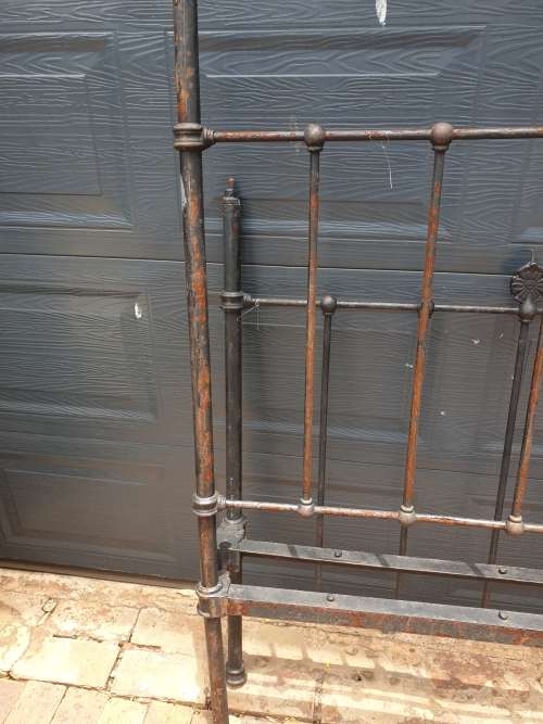 ANTIQUE SINGLE BED ENDS