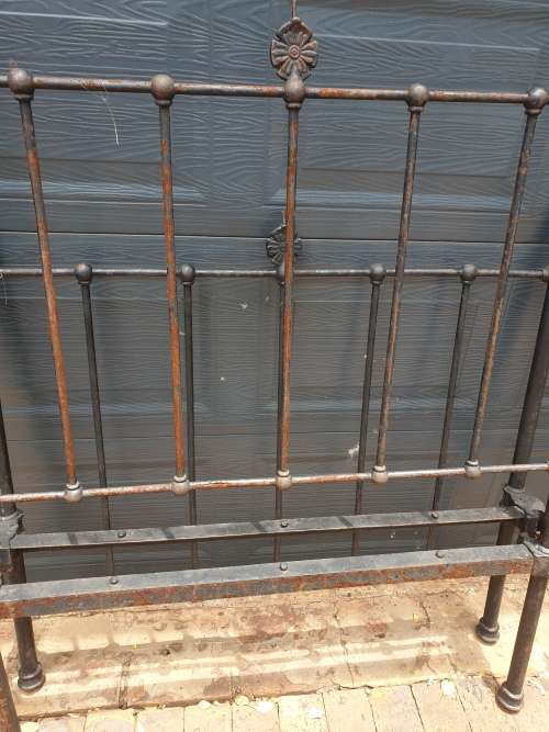 ANTIQUE SINGLE BED ENDS