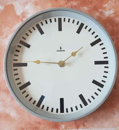 VINTAGE METAL SIEMENS CLOCK, 275 MM