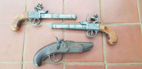 3  VINTAGE REPLICA PISTOLS