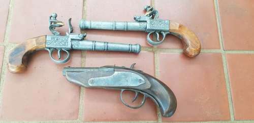 3  VINTAGE REPLICA PISTOLS