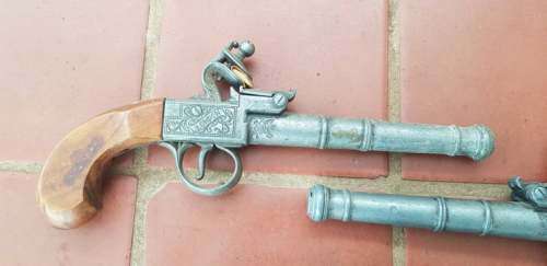 3  VINTAGE REPLICA PISTOLS