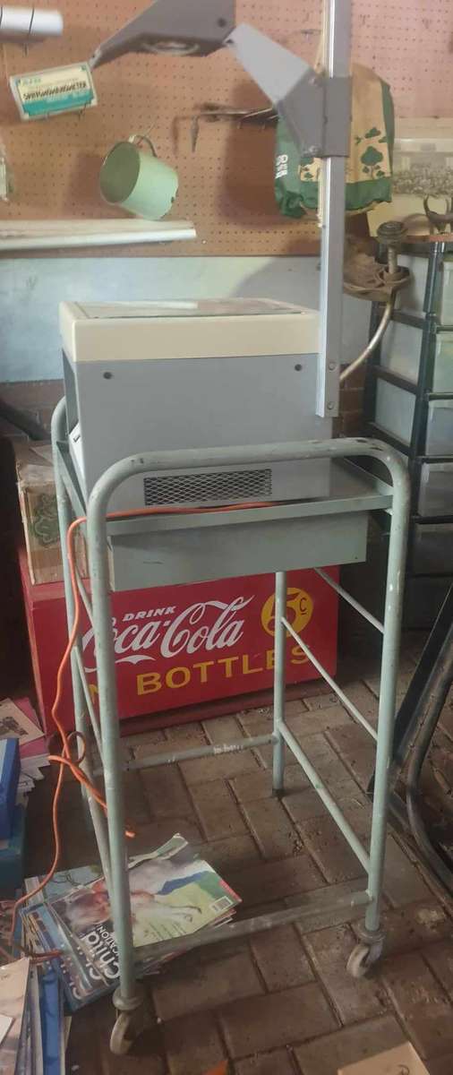 OLD SCHOOL PROJECTOR ON TROLLEY