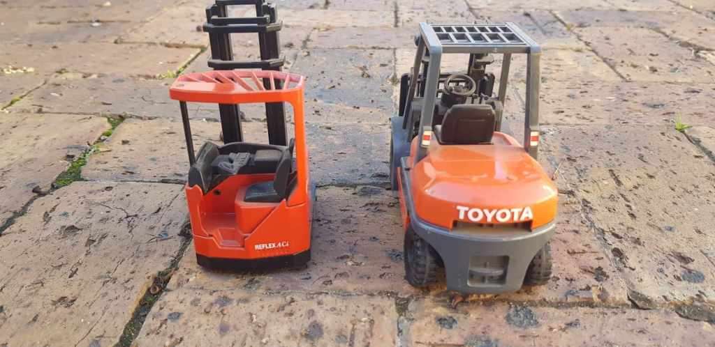 VINTAGE UNPLAYED DIE CAST FORKLIFTS ABOUT 1/24