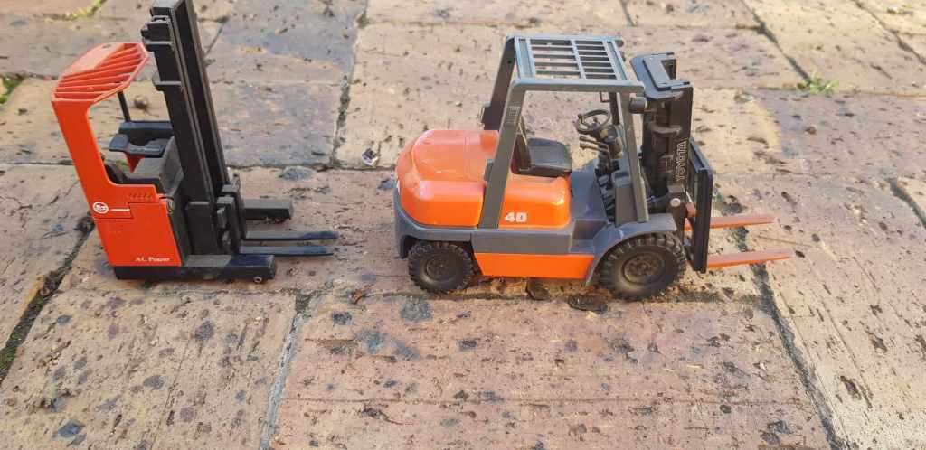 VINTAGE UNPLAYED DIE CAST FORKLIFTS ABOUT 1/24