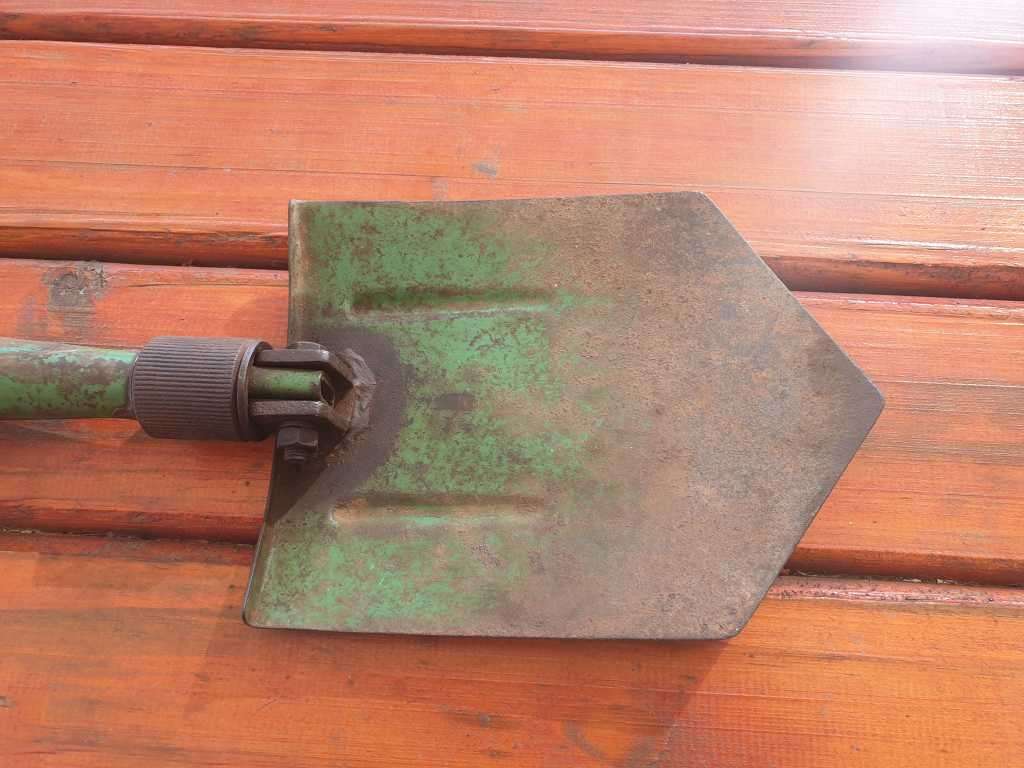 VINTAGE TRENCH SHOVEL.