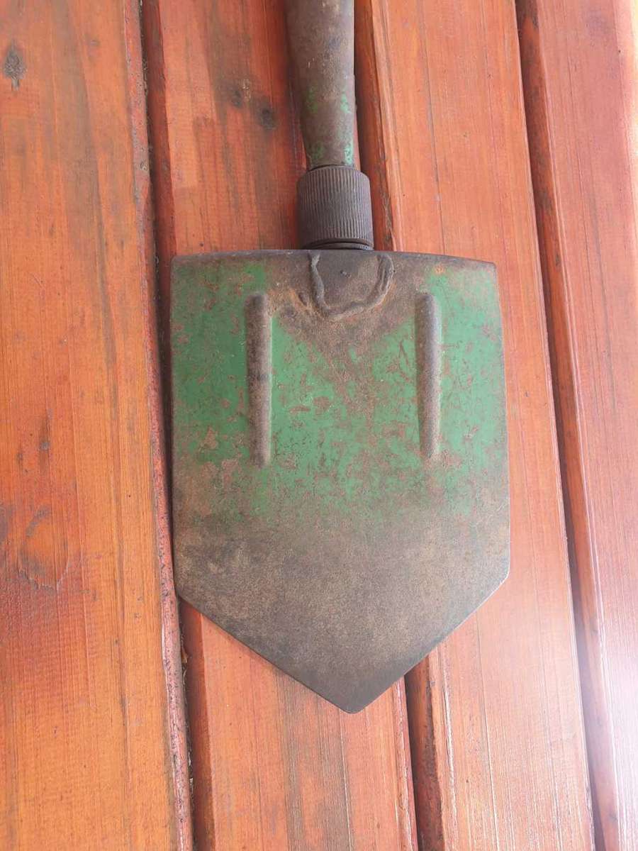 VINTAGE TRENCH SHOVEL.
