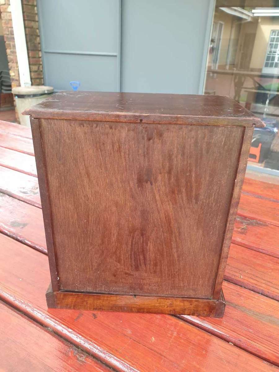 VINTAGE SOLID WOOD JEWELRY CASE
