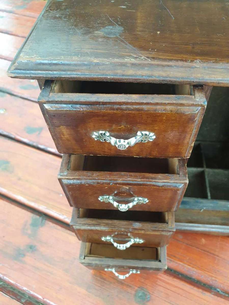 VINTAGE SOLID WOOD JEWELRY CASE