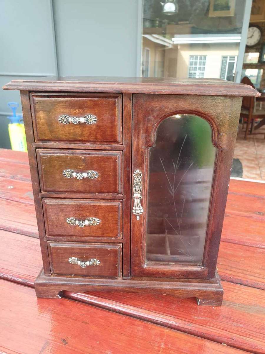 VINTAGE SOLID WOOD JEWELRY CASE
