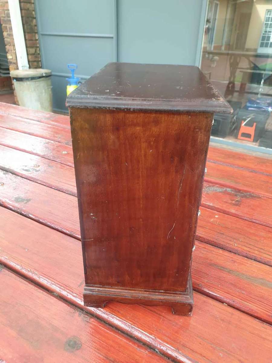 VINTAGE SOLID WOOD JEWELRY CASE