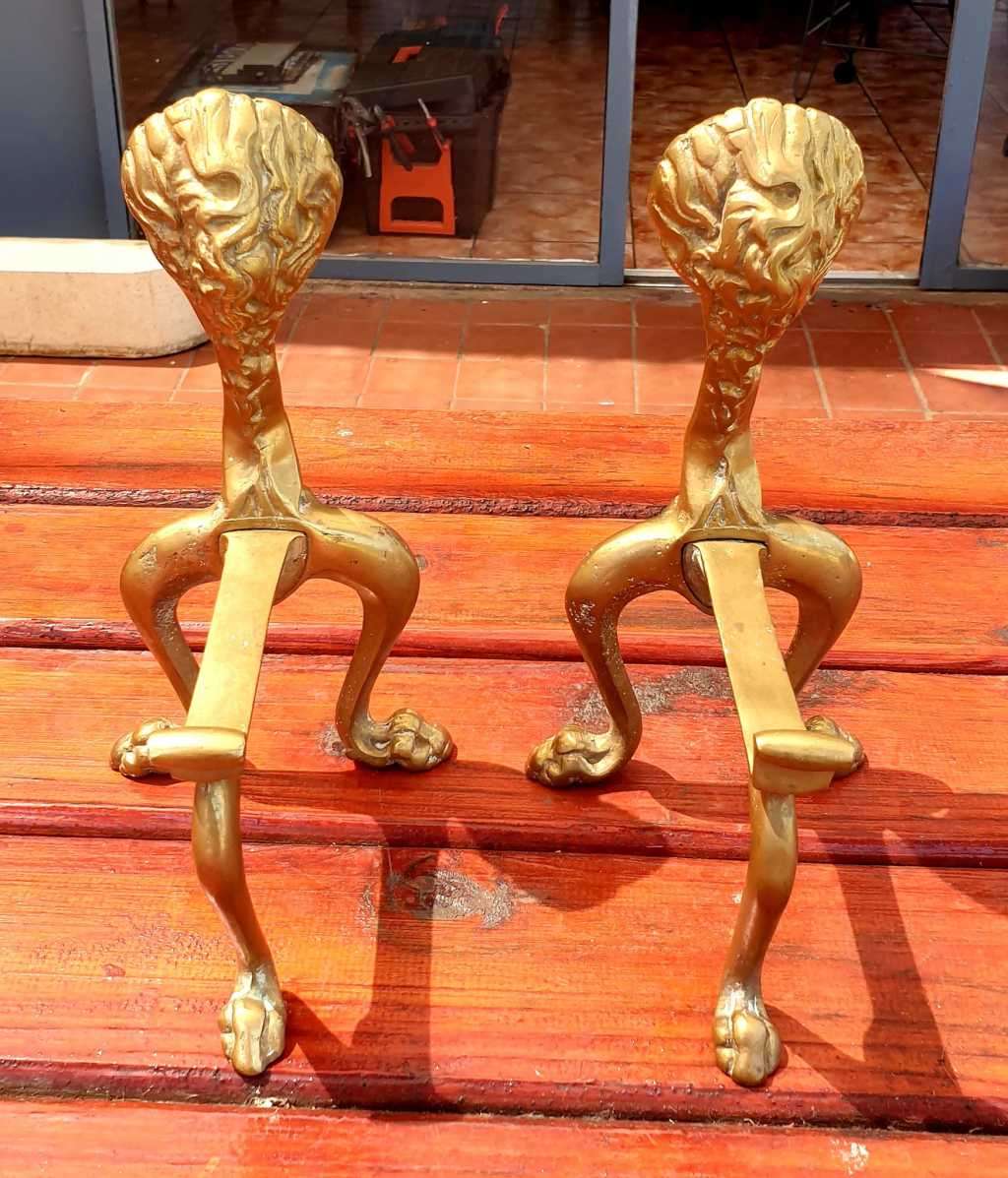 ANTIQUE SOLID BRASS LIONS HEAD FIRE DOGS 270 MM HIGH