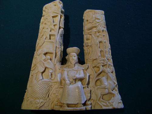 TWIN PILLAR CHINESE STATUE IN WHITE