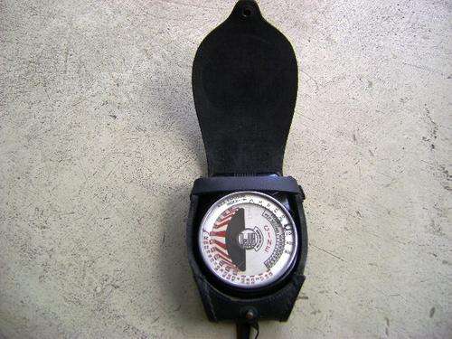 VINTAGE USA DE JUR LIGHT METER IN PERFECT WORKING CONDITION