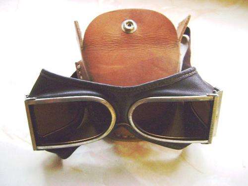 SUPER COOL!!!A MUST FOR EVERY HARLEY OWNER EX-MILITARY GOGGLES IN A LEATHER POUCH.