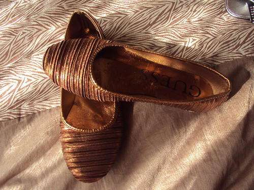 GUESS bronze pump (size 7)