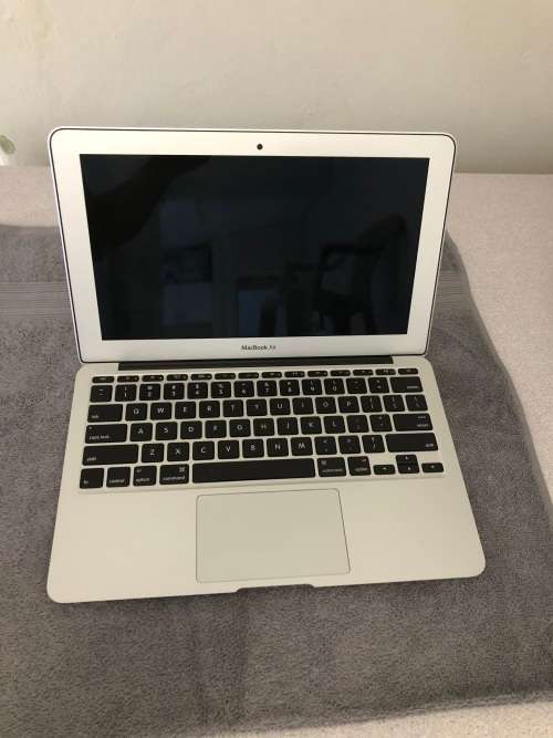 Macbook Air 11inch (Early 2015) - Intel Core i5, 256GB SSD, 8GB RAM, macOS