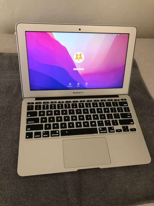Macbook Air 11inch (Early 2015) - Intel Core i5, 256GB SSD, 8GB RAM, macOS