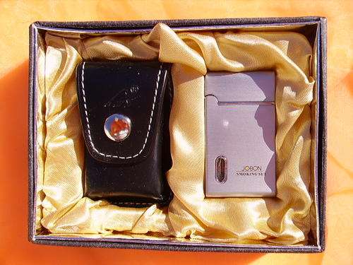 STAINLESS STEEL CIGARETTE LIGHTER GIFT SET. FREE  POUCH AND PRESENTATION BOX. REFILLEABLE GAS