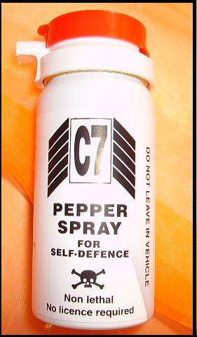 PEPPER SPRAY WITH KEYRING HOLDER FOR SELF DEFENCE. TEAR GAS WITH CAPSICUM