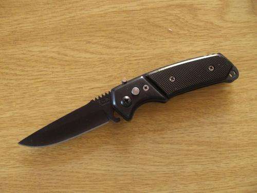 BLACK STAINLESS STEEL FLICK  KNIFE. ONLY 150MM LONG WHEN OPENED