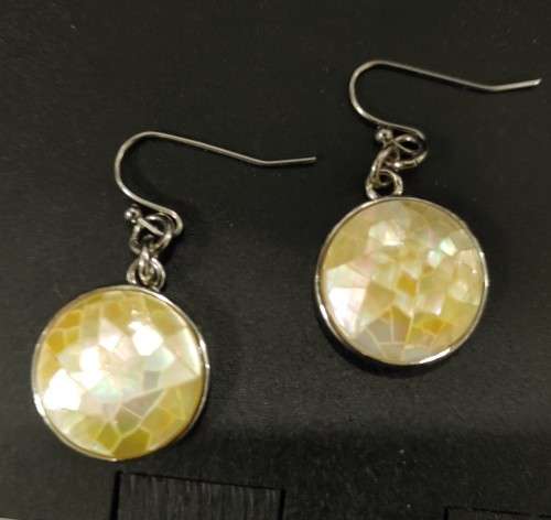 Lovely shell earrings in cream pearl - Sterling Silver hooks. E14