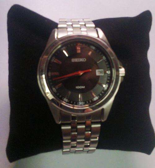 Seiko Black Face, Stainless steel, 100m water resistant, Men's watch