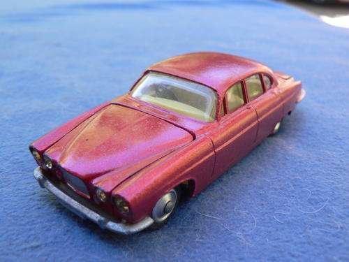CORGI TOYS  -  238  -   JAGUAR MARK 10