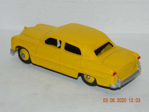 DINKY TOYS -  170  -  FORD SEDAN