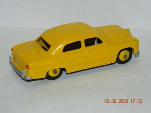 DINKY TOYS -  170  -  FORD SEDAN