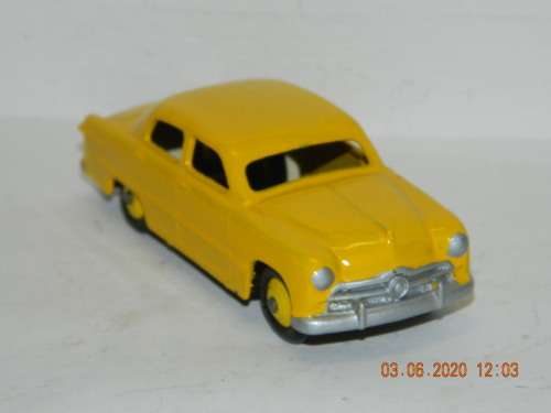 DINKY TOYS -  170  -  FORD SEDAN
