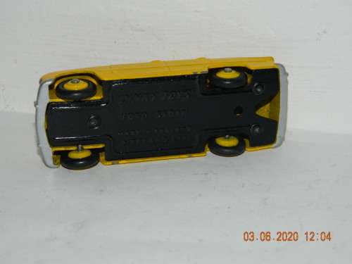 DINKY TOYS -  170  -  FORD SEDAN