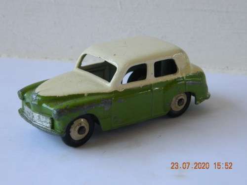 DINKY TOYS   - 154 -   HILLMAN  MINX