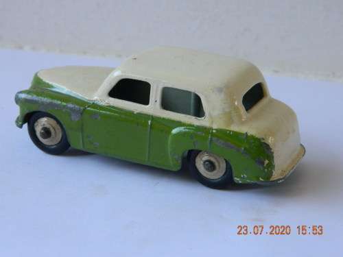 DINKY TOYS   - 154 -   HILLMAN  MINX