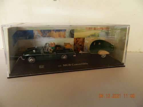 HONGWELL - CARARAMA  -  MGB  CONVERTIBLE WITH CARAVAN