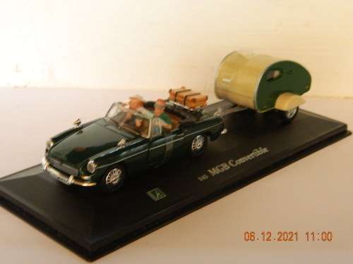 HONGWELL - CARARAMA  -  MGB  CONVERTIBLE WITH CARAVAN